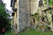 85 Antica casa con ballatoi in legno 